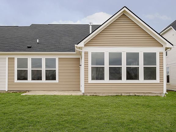 3rd image of 877 Tuxedo Dr
