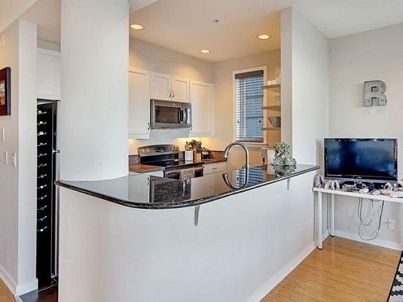 4th image of 1619 Harbor Ave SW Unit 200