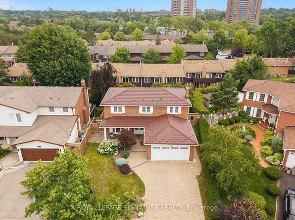 1892 Beechknoll Ave, Mississauga, ON L4W 2G3