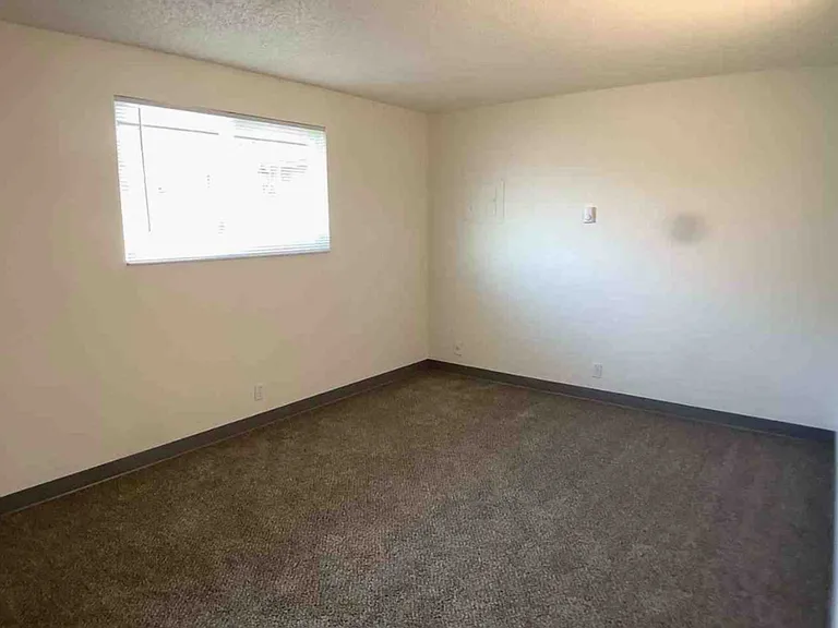 906 S 42nd Ave #D — Photo 6