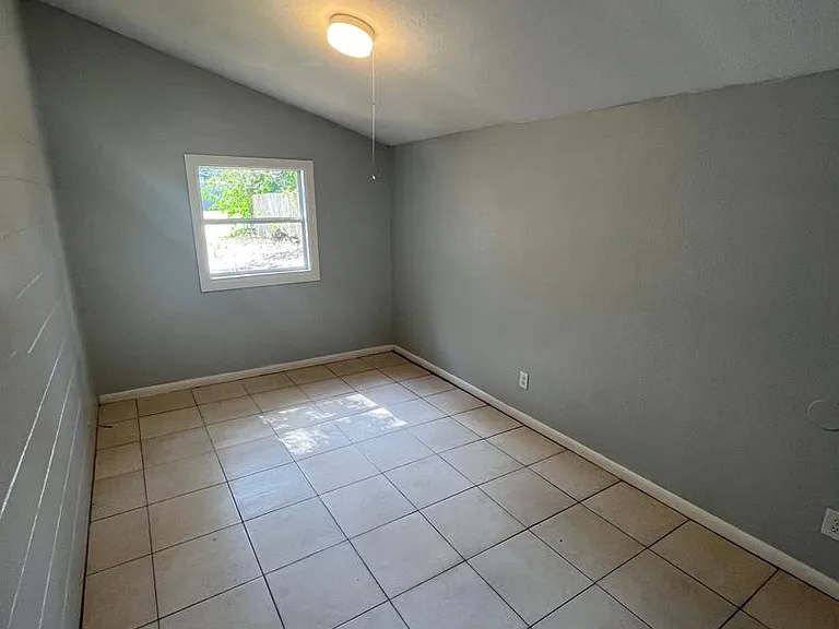 2135 King Ave — Photo 11