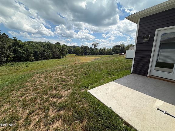 4th image of 225 Chimney View Loop