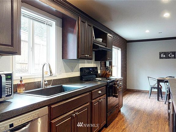 5th image of 2830 Huckleberry Ln