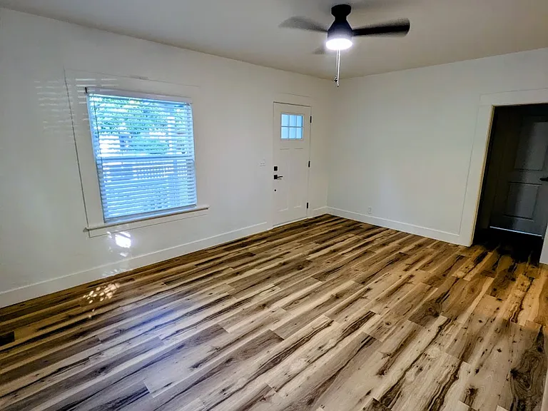 1267 Warner St — Photo 5