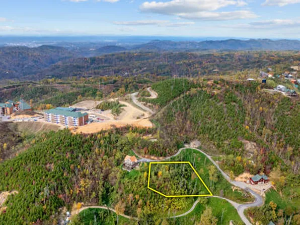 639 Kristis Pl, Gatlinburg, TN 37738