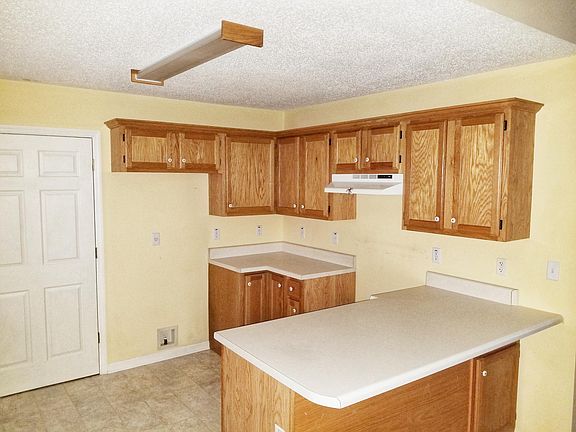 3rd image of 170 Sherry Dr