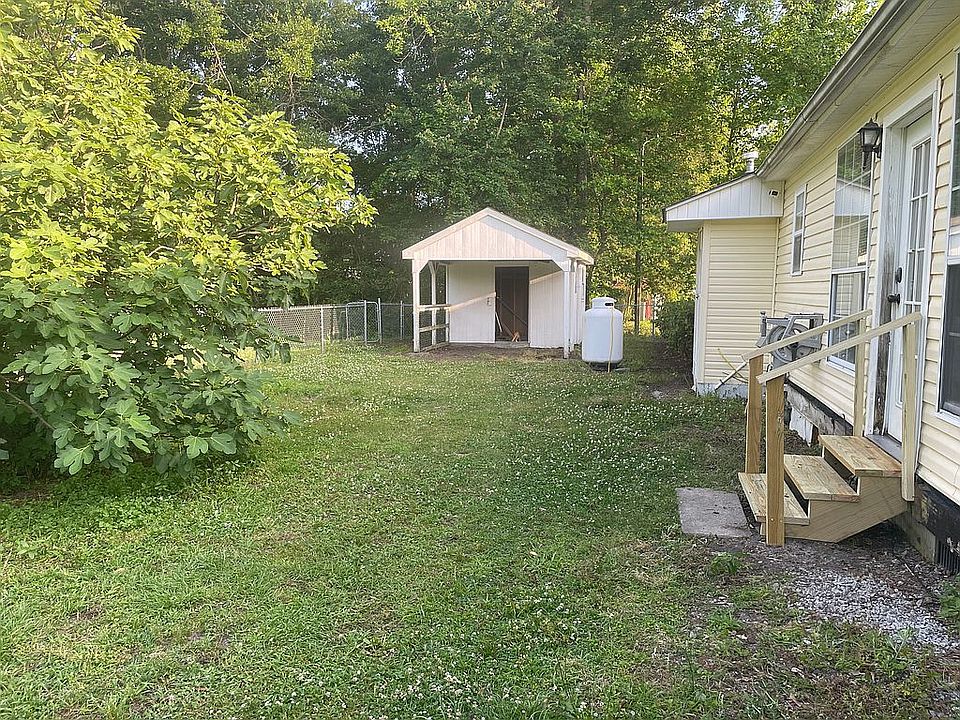 2nd image of 414 Coaxum Rd