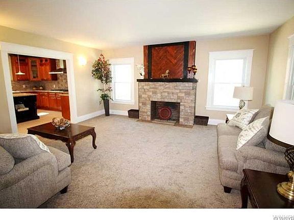 3rd image of 156 Burbank Dr