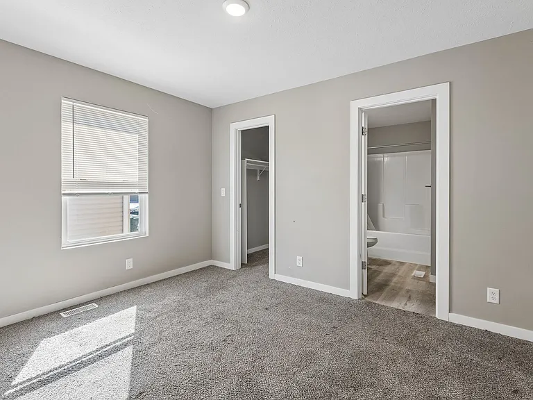 1073 N 170th Ter — Photo 14