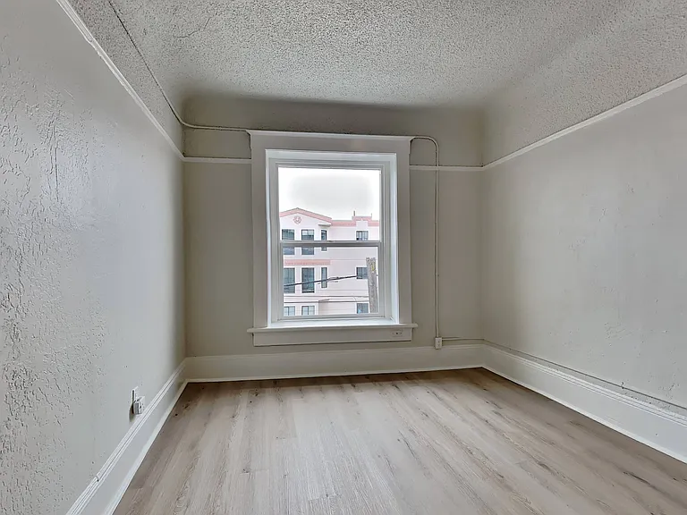 1128 Valencia St. — Photo 33
