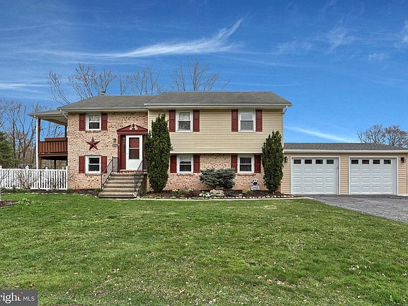 3rd image of 365 Marshall Dr