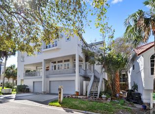 54 Oceanside Dr, Atlantic Beach, FL 32233