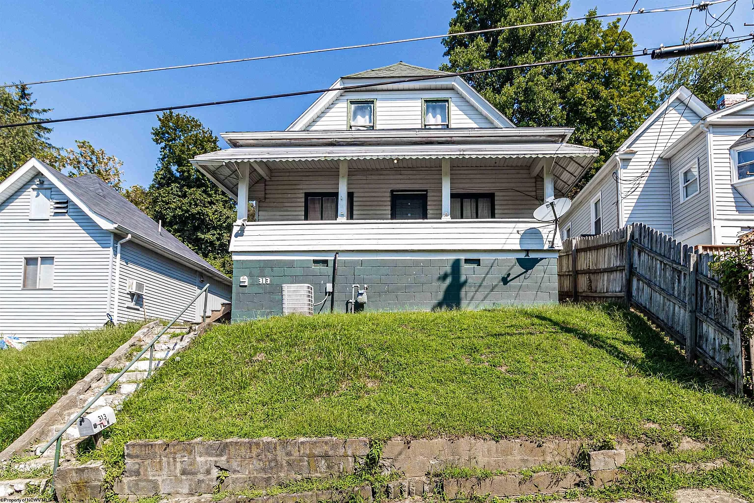 313 View Ave photo 1