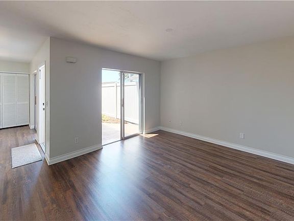 5th image of 1103 SE 8th Ter APT 1C