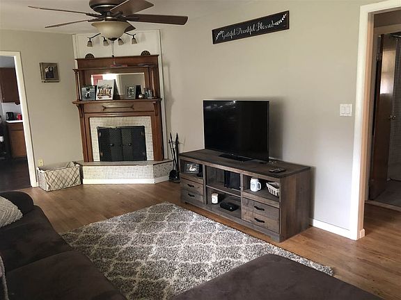 3rd image of 10 Woodland Dr