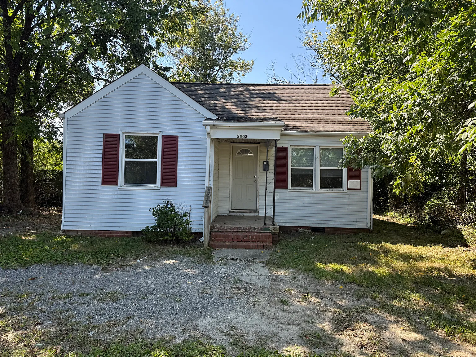 3203 Chesham St — Photo 1