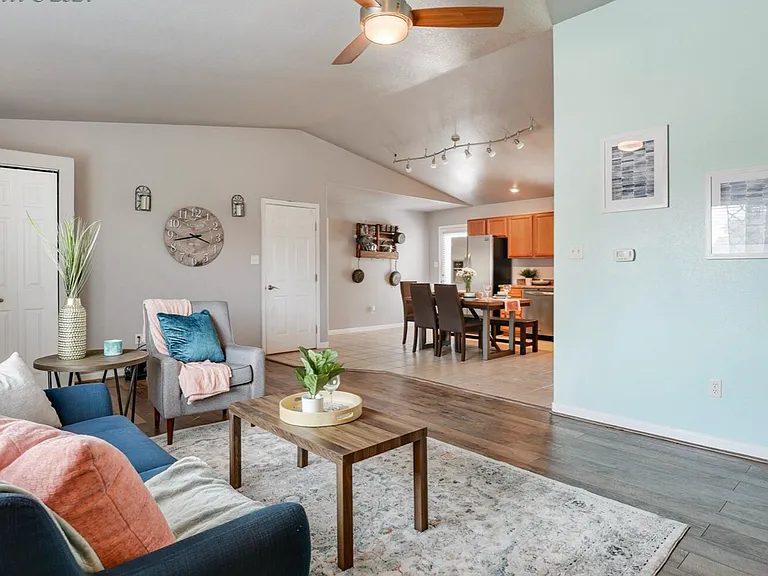 216 S Caddoa Dr — Photo 4