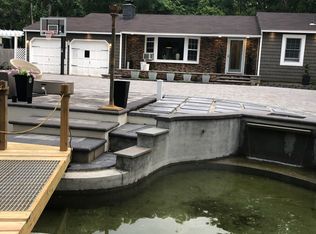 142 River Rd, Shirley, NY 11967