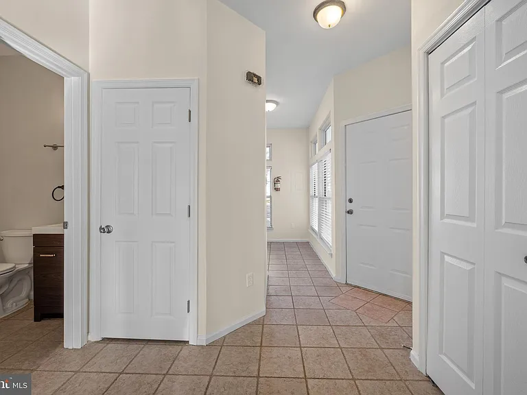 817 Thoreau Ln — Photo 13