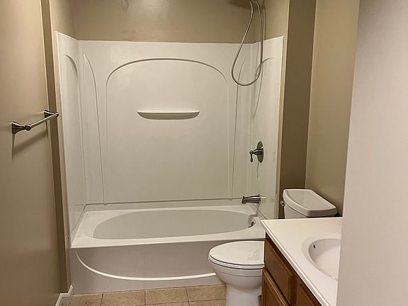 2nd image of 340 Melanie Ln