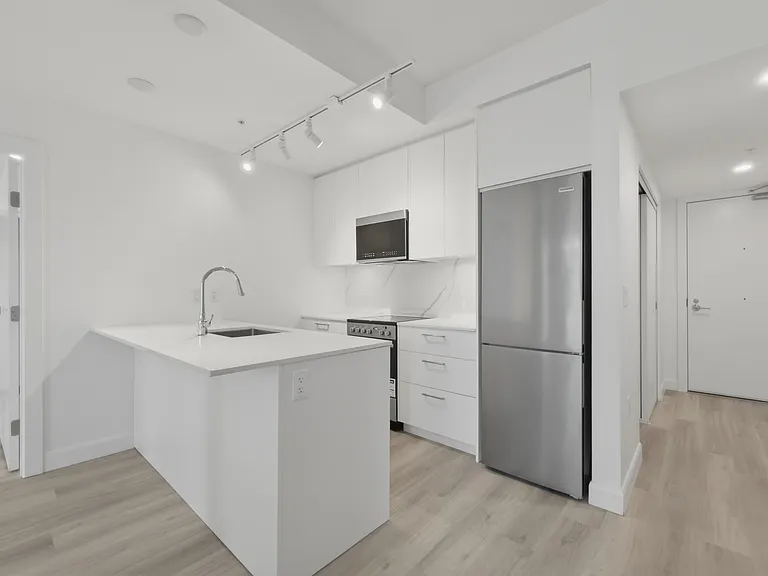 2511 Carolina St — Photo 100