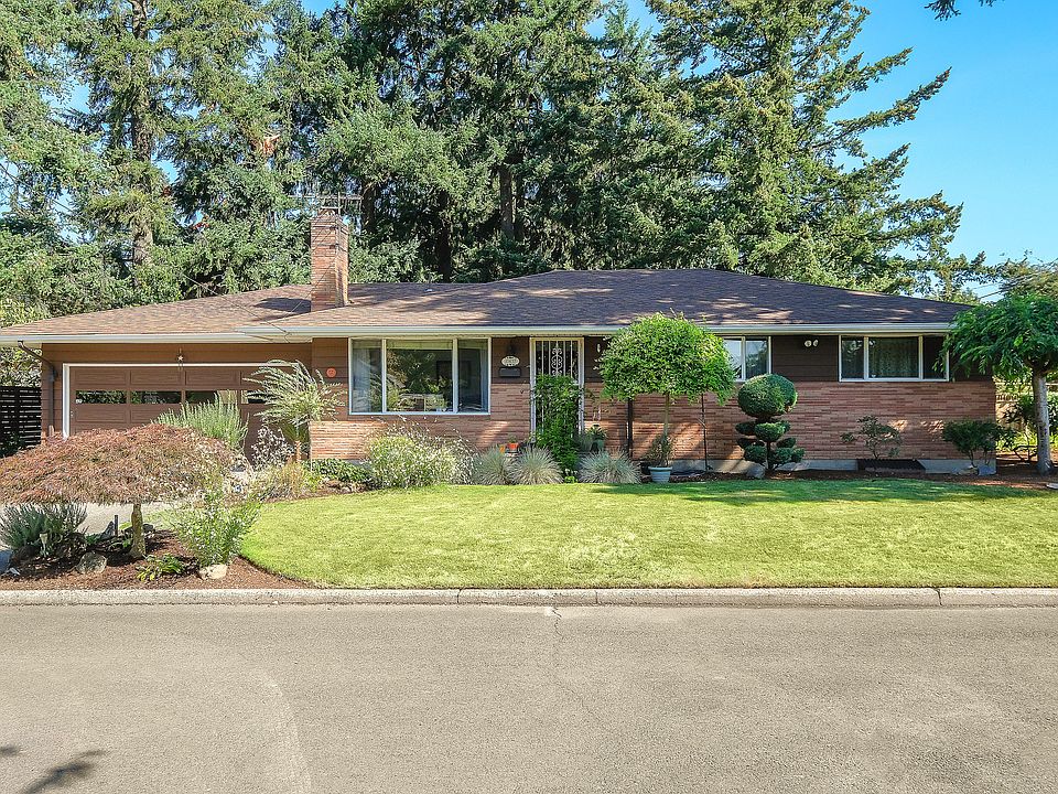 Gorgeous Mid Century Ranch 