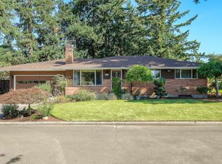 10637 NE Holladay St, Portland, OR 97220
