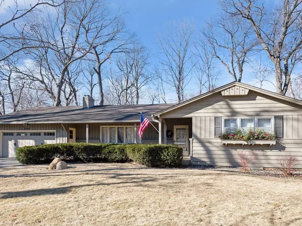 4720 Lakeway Ter, Shorewood, MN 55331