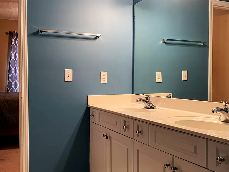 Shared Bathroom - Double Sinks
