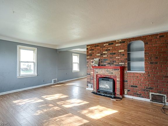 5th image of 860 E 232nd St