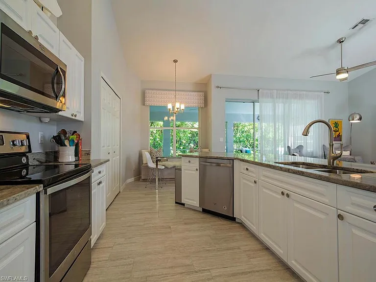 7709 Citrus Hill Ln — Photo 6
