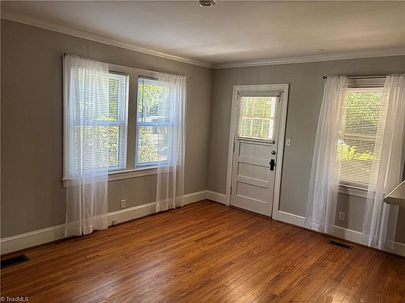 3rd image of 3101 Peebles Dr