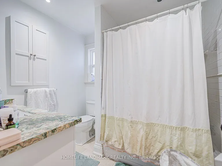 102 Stratford Cres — Photo 30