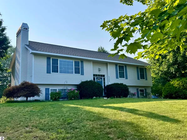 5289 Harris Rd, Traverse City, MI 49684