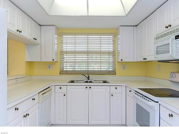 5th image of 9577 Gulf Shore Dr APT 403