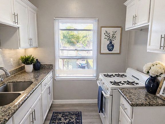 2nd image of 1976 Chestnut Ave #205