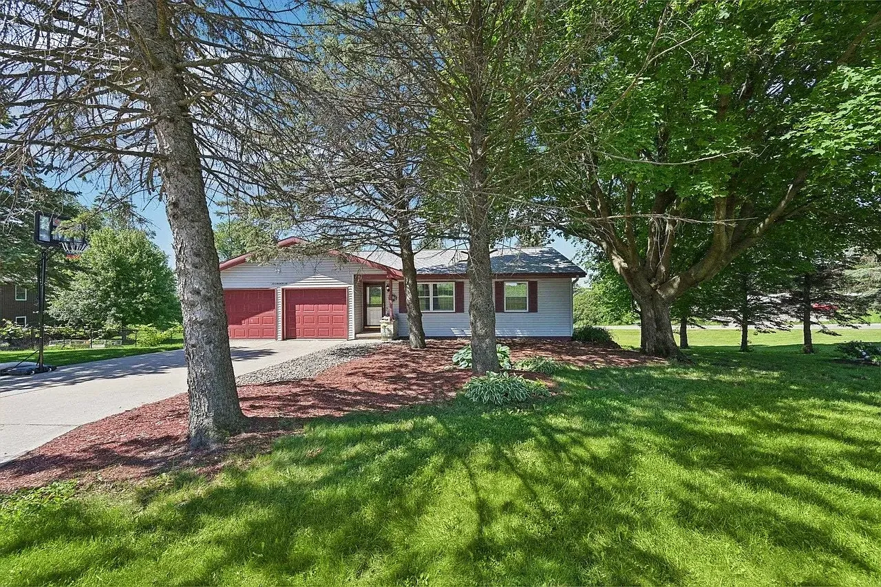 3 bed, 1754 sqft, $2,650 — Photo 2