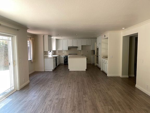 5th image of 914 Sterling Oaks Ct