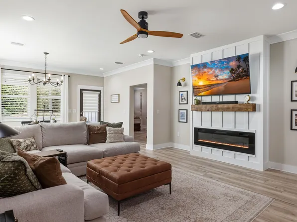 246 Marsh Lndg N, Freeport, FL 32439