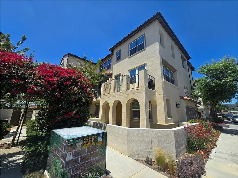 158 Gwen Ln — Photo 1