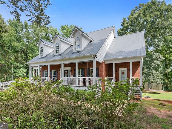 3rd image of 51 Howington Rd