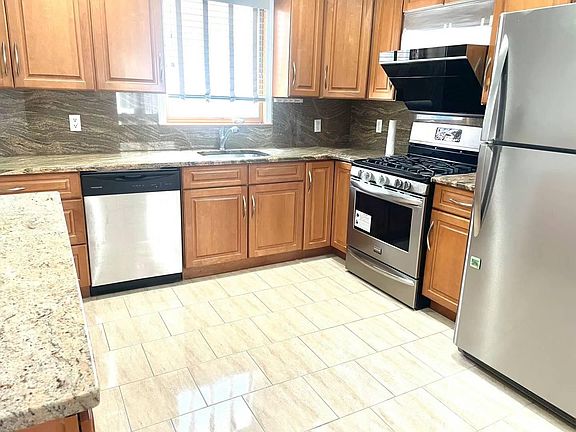 3rd image of 166-49 17th Ave Floor 1