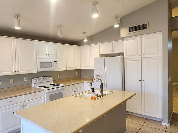 2nd image of 14900 W Honeysuckle Ln