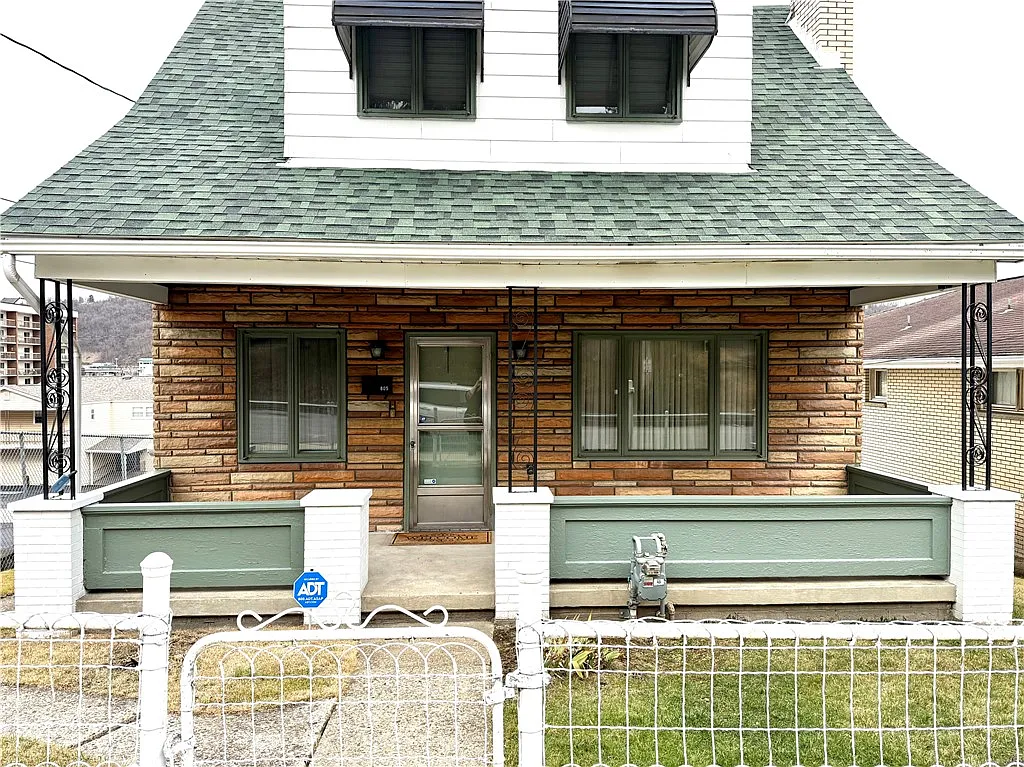 805 Washington Ave photo 1
