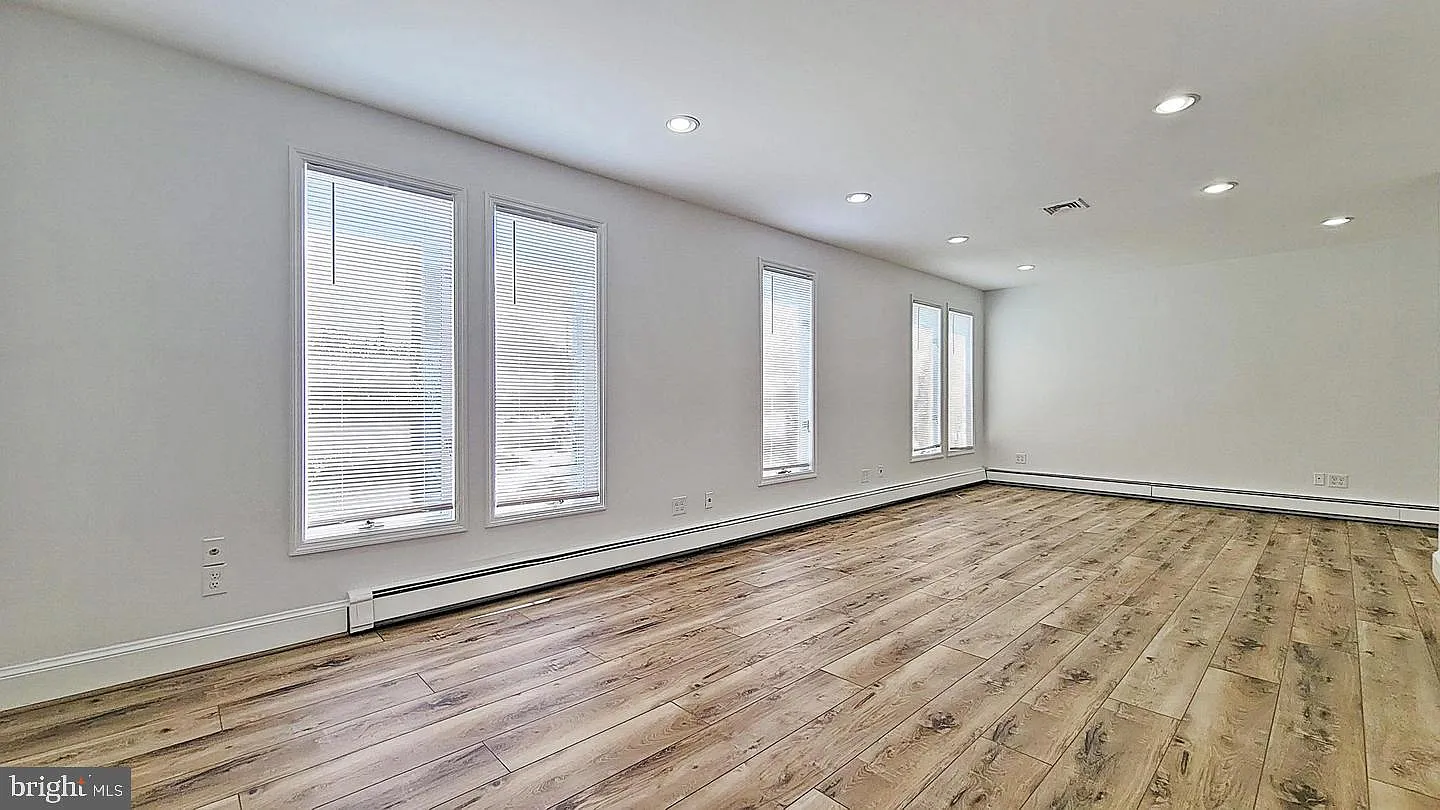 1 bed, 1.5 bath, 1400 sqft, $2,800 — Photo 2