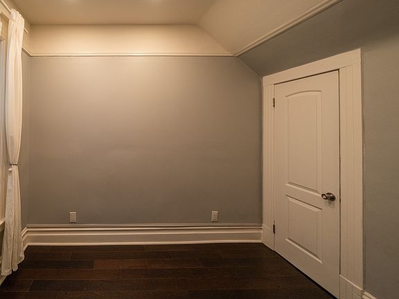 Bedroom 3 with closet. Excellent as a guest bedroom, yoga or exercise room