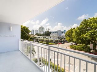 1045 10th St APT 304, Miami Beach, FL 33139