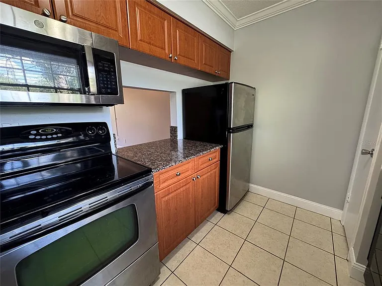 120 S Church Ave #211 — Photo 2