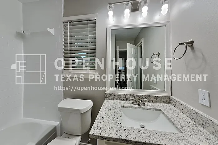 719 Fernglade Dr — Photo 15