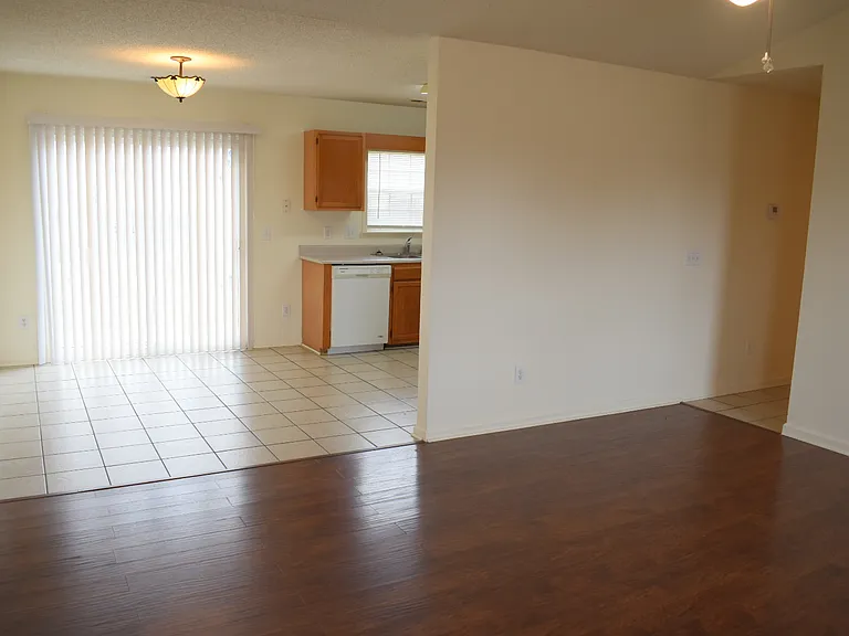 2500 Hawes Ct — Photo 5